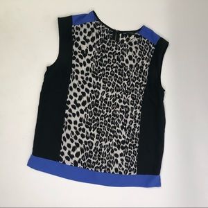Boxy leopard top with sip back closure